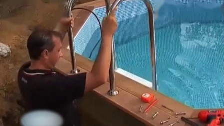 Le fabricant fournit un escabeau de piscine en acier inoxydable 304/316